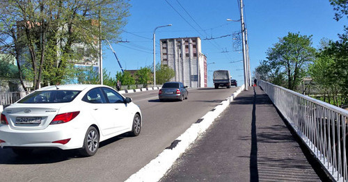 Мост на улице Мальбахова в Нальчике. Фото http://www.vestikavkaza.ru/news/Vlasti-Kabardino-Balkarii-zanyalis-avariynym-mostom-v-Nalchike.html Мост на улице Мальбахова в Нальчике. Фото http://www.vestikavkaza.ru/news/Vlasti-Kabardino-Balkarii-zanyalis-avariynym-mostom-v-Nalchike.html