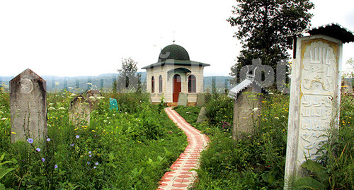 Зиярт села Гуш-Корт. Фото: http://www.grozny-inform.ru/main.mhtml?Part=11&PubID=53188 Зиярт села Гуш-Корт. Фото: http://www.grozny-inform.ru/main.mhtml?Part=11&PubID=53188