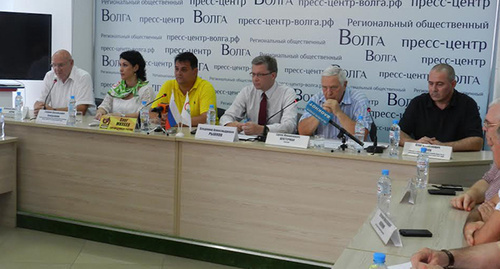 «круглый стол» с участием
представителей политических партий Яблоко, КПРФ, ЛДПР, Справедливая Россия, Парнас,
Патриоты России, членов Клуба Экспертов Нижнего Поволжья прошел 3 августа в пресс-
центре «Волга» в Волгограде. Фото Татьяны Филимоновой для "Кавказского узла"