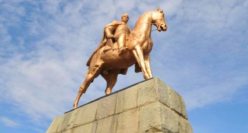 Махач Дахадаев. Фото со страницы администрации Кировского района Махачкалыв Facebook, facebook.com/kirov.mkala Махач Дахадаев. Фото со страницы администрации Кировского района Махачкалыв Facebook, facebook.com/kirov.mkala