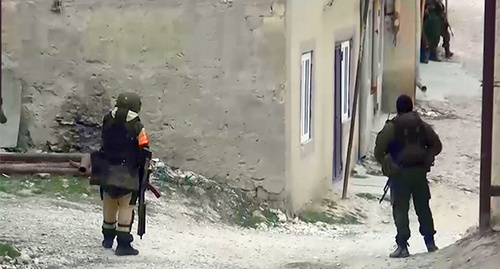 Силовики во время Кто в КБР. Фото: http://nac.gov.ru/kontrterroristicheskie-operacii/v-hode-kto-v-karabudahkentskom-rayone-dagestana.html Силовики во время Кто в КБР. Фото: http://nac.gov.ru/kontrterroristicheskie-operacii/v-hode-kto-v-karabudahkentskom-rayone-dagestana.html