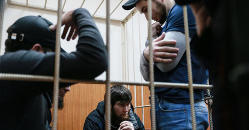 Обвиняемые в совершении убийства Бориса Немцова. Фото: Anton Denisov (RFE/RL) Обвиняемые в совершении убийства Бориса Немцова. Фото: Anton Denisov (RFE/RL)