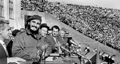 Фидель Кастро в ходе митинга на волгоградском стадионе. 18 мая 1963 года, Волгоград. Фото: http://rotor-volgograd.ru/club_rotor/2688-istoriya-centralnogo-stadiona-volgograda-1958-2014.html Фидель Кастро в ходе митинга на волгоградском стадионе. 18 мая 1963 года, Волгоград. Фото: http://rotor-volgograd.ru/club_rotor/2688-istoriya-centralnogo-stadiona-volgograda-1958-2014.html