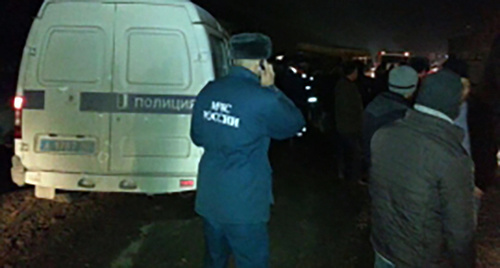 Сотрудники МЧС на месте происшествия. Фото http://95.mchs.gov.ru/operationalpage/operational Сотрудники МЧС на месте происшествия. Фото http://95.mchs.gov.ru/operationalpage/operational