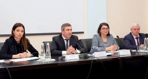 Участники круглого стола по проблеме семейного неблагополучия. Махачкала, 16 декабря 2016 года. Mkala.ru Участники круглого стола по проблеме семейного неблагополучия. Махачкала, 16 декабря 2016 года. Mkala.ru