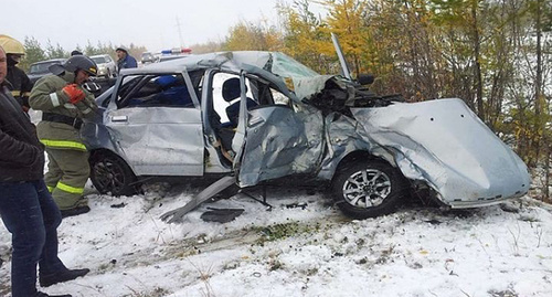 Два легковых автомобиля столкнулись в Левокумском районе Ставропольского края. Фото http://bloknot-stavropol.ru/news/pyat-chelovek-pogibli-v-strashnom-stolknovenii-pri-805009 Два легковых автомобиля столкнулись в Левокумском районе Ставропольского края. Фото http://bloknot-stavropol.ru/news/pyat-chelovek-pogibli-v-strashnom-stolknovenii-pri-805009