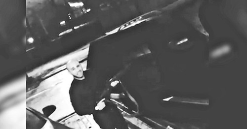 Омар Омаров стреляет из автомата. Москва, январь 2017 г. Кадр из видео пользователя Best Newshttps://www.youtube.com/watch?v=vaiUIlySDvw Омар Омаров стреляет из автомата. Москва, январь 2017 г. Кадр из видео пользователя Best Newshttps://www.youtube.com/watch?v=vaiUIlySDvw