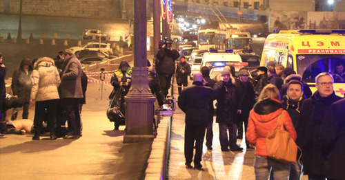На месте убийства Немцова. Москва, 27 февраля 2015 г. Фото: Mikhail Sokolov (RFE/RL) На месте убийства Немцова. Москва, 27 февраля 2015 г. Фото: Mikhail Sokolov (RFE/RL)