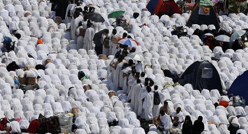 Поломники в Мекке. Фото © Foto: kyrtag.kg
 https://ru.sputnik.az/health/20160907/406991076/tureckie-palomniki-massovo-zaradajutsja.html
