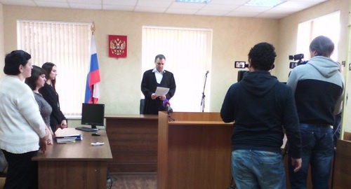 Судья зачитывает решение по иску Минюста к "Южному правозащитному центру". Сочи, 14 февраля 2017 года. Фото: https://twitter.com/SemyonSimonov/status/831455494652952576?ref_src=twsrc%5Etfw Судья зачитывает решение по иску Минюста к "Южному правозащитному центру". Сочи, 14 февраля 2017 года. Фото: https://twitter.com/SemyonSimonov/status/831455494652952576?ref_src=twsrc%5Etfw