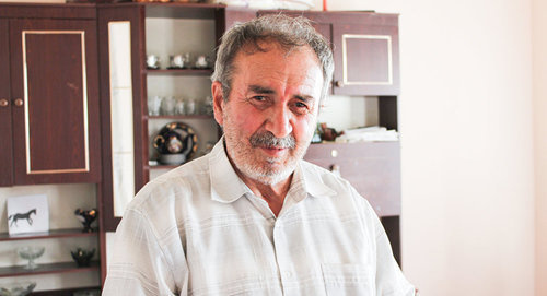 Пенсионер Гаджибаба муаллим. Фото © Sputnik / Irade CELIL
https://ru.sputnik.az/life/20161104/407596235/staryj-hudozhnik-kjurdahany-istorija-zhizni.html