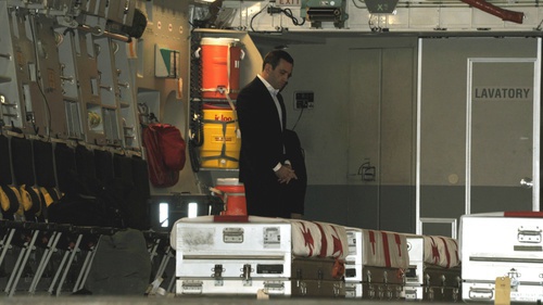 Самолет НАТО с телами семи погибших в Афганистане летом 2013 года грузинских военных приземлился в Тбилиси. Их память почтил глава Минобороны Грузии. Фото Марты Ардашелии для "Кавказского узла". Самолет НАТО с телами семи погибших в Афганистане летом 2013 года грузинских военных приземлился в Тбилиси. Их память почтил глава Минобороны Грузии. Фото Марты Ардашелии для "Кавказского узла".