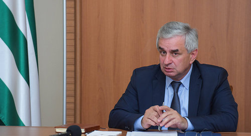 Руаль Хаджимба. Фото © Sputnik / Томас Тхайцук
http://sputnik-abkhazia.ru/Abkhazia/20170322/1020667126/hadzhimba-mi-utonuli-v-politicheskih-processah.html