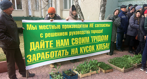 Акция у областной администрации в Астрахани 29.03.2017. Фото Елены Гребенюк для "Кавказского узла" Акция у областной администрации в Астрахани 29.03.2017. Фото Елены Гребенюк для "Кавказского узла"