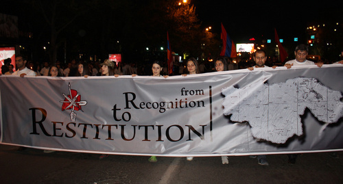 Факельное шествие в память о жертвах геноцида армян  в Ереване. Фото Тиграна Петросяна для "Кавказского узла"