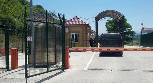 Пункт упрощенного пересечения границы Южной Осетии с Грузией. Фото © Sputnik / Диана Козаева
 http://sputnik-ossetia.ru/South_Ossetia/20170617/4329453.html