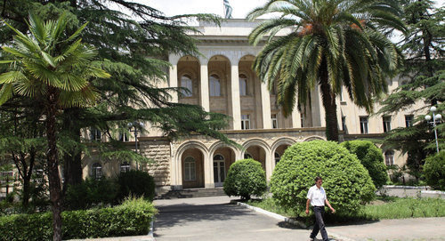 Здание правительства Абхазии в Сухуме Фото © Sputnik. Алексей Никольский
http://sputnik-abkhazia.ru/Abkhazia/20170620/1021287737.html Здание правительства Абхазии в Сухуме Фото © Sputnik. Алексей Никольский
http://sputnik-abkhazia.ru/Abkhazia/20170620/1021287737.html
