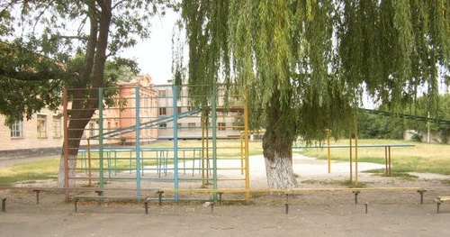 Территория моздокской школы №108. Фото: https://vk.com/photo-621312_117096447?all=1 Территория моздокской школы №108. Фото: https://vk.com/photo-621312_117096447?all=1