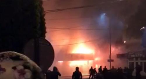 Пожар на рынке Беркат в Грозном. Фото сто-кадр видео https://www.youtube.com/watch?v=bwA9uN0YtIw Пожар на рынке Беркат в Грозном. Фото сто-кадр видео https://www.youtube.com/watch?v=bwA9uN0YtIw