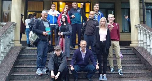 Представители общественности провели 8 часов в ожидании суда над Христосенко и Гудимовым. Сочи, 14 октября 2017 года. Фото Светланы Кравченко для "Кавказского узла" Представители общественности провели 8 часов в ожидании суда над Христосенко и Гудимовым. Сочи, 14 октября 2017 года. Фото Светланы Кравченко для "Кавказского узла"