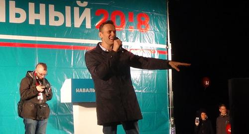 Алексей Навальный на митинге в Астрахани. Фото Елены Гребенюк для "Кавказского узла" Алексей Навальный на митинге в Астрахани. Фото Елены Гребенюк для "Кавказского узла"