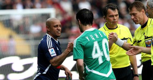 Игроки футбольных клубов "Ахмат" и "Анжи". Фото http://fc-akhmat.ru