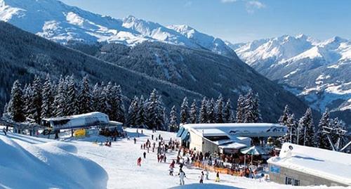 Горнолыжный склон на Кавказе. Фото http://fedpress.ru/news/polit_vlast/reviews/1361862290-prokuratura-proveryaet-kurorty-severnogo-kavkaza Горнолыжный склон на Кавказе. Фото http://fedpress.ru/news/polit_vlast/reviews/1361862290-prokuratura-proveryaet-kurorty-severnogo-kavkaza