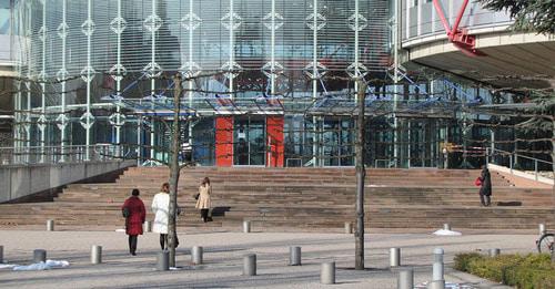 Центральный вход в здание Европейского суда по правам человека. Фото © Ralph Hammann - Wikimedia Commons https://ru.wikipedia.org/ Центральный вход в здание Европейского суда по правам человека. Фото © Ralph Hammann - Wikimedia Commons https://ru.wikipedia.org/