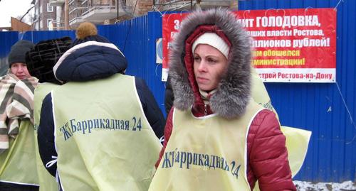 Участницы голодовки обманутых дольщиков ЖК "1-я Баррикадная, 24", 1 декабря 2017. Фото Константина Волгина для "Кавказского узла". Участницы голодовки обманутых дольщиков ЖК "1-я Баррикадная, 24", 1 декабря 2017. Фото Константина Волгина для "Кавказского узла".
