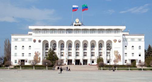 Здание правительства Дагестана. Фото http://www.e-dag.ru/novosti/novosti-pravitelstva/zayavlenie-press-sluzhby-administratsii-glavy-i-pravitelstva-rd124578895623.html Здание правительства Дагестана. Фото http://www.e-dag.ru/novosti/novosti-pravitelstva/zayavlenie-press-sluzhby-administratsii-glavy-i-pravitelstva-rd124578895623.html