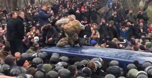 Кадр из видеозаписи освобождения Михаила Саакашвили. Кадр из видео пользователя
Новостник Channel
https://www.youtube.com/watch?v=EZ_dohQpfz8 Кадр из видеозаписи освобождения Михаила Саакашвили. Кадр из видео пользователя
Новостник Channel
https://www.youtube.com/watch?v=EZ_dohQpfz8