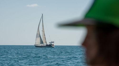 Яхта в Черном море. Фото Нина Зотина, ЮГА.ру Яхта в Черном море. Фото Нина Зотина, ЮГА.ру