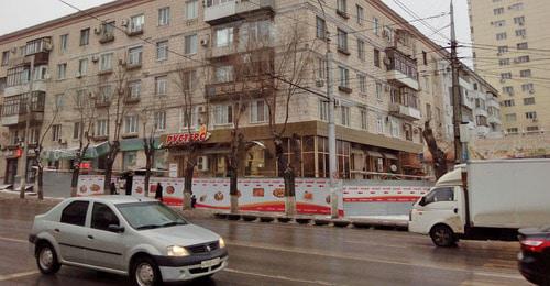 Разрушающаяся пятиэтажка на улице Невская в Волгограде. Фото Вячеслава Ященко для "Кавказского узла" Разрушающаяся пятиэтажка на улице Невская в Волгограде. Фото Вячеслава Ященко для "Кавказского узла"
