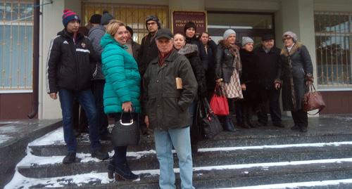 Группа поддержки сторонников Навального у Пролетарского райсуда Ростова-на-Дону. Фото Константина Волгина для "Кавказского узла"
