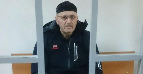 Оюб Титиев в зале суда. Фото: Пресс-служба ПЦ Мемориал Оюб Титиев в зале суда. Фото: Пресс-служба ПЦ Мемориал