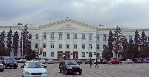 Дагестанский государственный университет (ДГУ). Фото: Шамиль Магомедов https://ru.wikipedia.org/ Дагестанский государственный университет (ДГУ). Фото: Шамиль Магомедов https://ru.wikipedia.org/