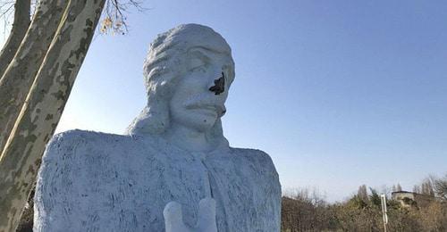 Неизвестные осквернили мемориал в честь павших защитников Абхазии, строительство которого ведется в поселке Алгыт в Гудауте. 7 февраля 2018 г. Фото: Sputnik Бадри Есиава Неизвестные осквернили мемориал в честь павших защитников Абхазии, строительство которого ведется в поселке Алгыт в Гудауте. 7 февраля 2018 г. Фото: Sputnik Бадри Есиава