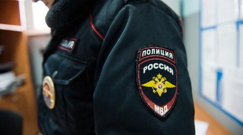 Сотрудник МВД. Фото Елены Синеок, Юга.ру
