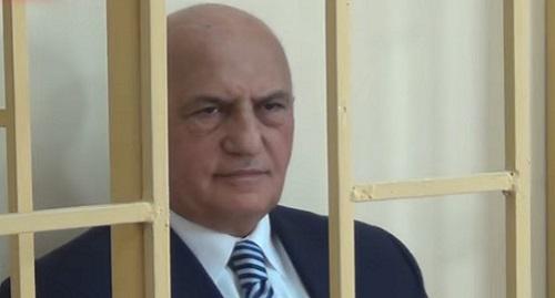 Али Инсанов. Кадр из видеосюжета Obyektiv Tv
https://www.youtube.com/watch?v=lqFXt_tmfy0