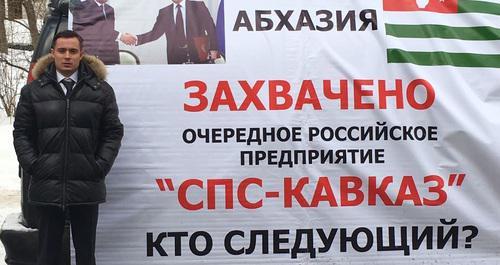 Одиночный пикет бизнесмена Михаила Панова. Фото Ильи Панова для "Кавказского узла" Одиночный пикет бизнесмена Михаила Панова. Фото Ильи Панова для "Кавказского узла"