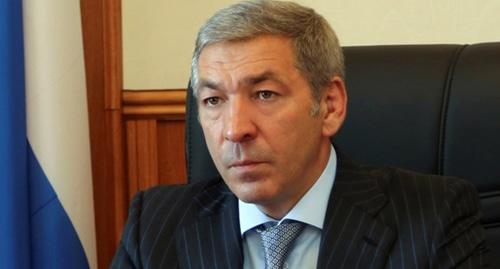 Абдусамад Гамидов. Фото http://www.dagmintrud.ru/news/?PAGEN_1=3&PAGEN_2=89 Абдусамад Гамидов. Фото http://www.dagmintrud.ru/news/?PAGEN_1=3&PAGEN_2=89