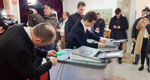Избирательный участок 241 во Владикавказе. Фото корреспондента "Кавказского узла" Избирательный участок 241 во Владикавказе. Фото корреспондента "Кавказского узла"