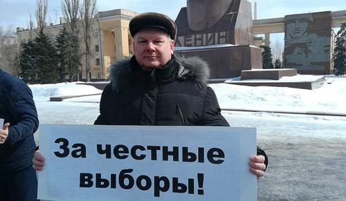 Секретарь обкома КПРФ Андрей Шевченко. Волгоград, 20 марта 2018 года. Фото Татьяны Филимоновой для "Кавказского узла" Секретарь обкома КПРФ Андрей Шевченко. Волгоград, 20 марта 2018 года. Фото Татьяны Филимоновой для "Кавказского узла"