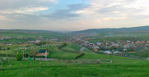 Поселение Верхние Ачалуки в Малгобекском районе Ингушетии. Фото: Ahmed Al-Targimi https://ru.wikipedia.org Поселение Верхние Ачалуки в Малгобекском районе Ингушетии. Фото: Ahmed Al-Targimi https://ru.wikipedia.org