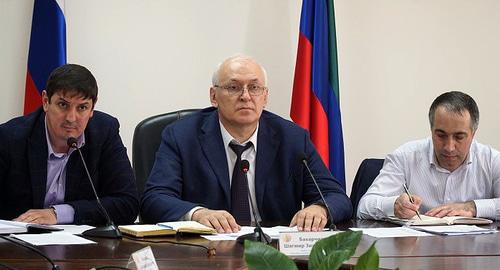 Министр сельского хозяйства и продовольствия Дагестана Абдулмуслим Абдулмуслимов (в центре) принял участие в работе круглого стола. Фото http://mcxrd.ru/ Министр сельского хозяйства и продовольствия Дагестана Абдулмуслим Абдулмуслимов (в центре) принял участие в работе круглого стола. Фото http://mcxrd.ru/