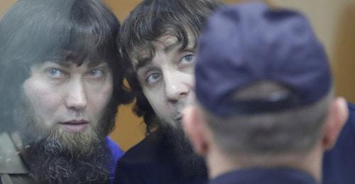 Анзор Губашев (слева) и Заур Дадаев в зале суда. Фото: REUTERS/Tatyana Makeyeva Анзор Губашев (слева) и Заур Дадаев в зале суда. Фото: REUTERS/Tatyana Makeyeva