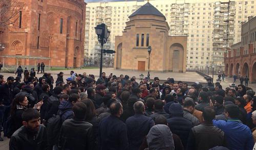 Представители армянской диаспоры на акции в Москве. 22 апреля 2018 года. Фото Гора Алексаняна для "Кавказского узла" Представители армянской диаспоры на акции в Москве. 22 апреля 2018 года. Фото Гора Алексаняна для "Кавказского узла"