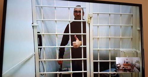 Александр Батманов участвует в суде посредством конференцсвязи. Декабрь 2017 года. Фото предоставлено "Кавказскому узлу" Сергеем Куницким Александр Батманов участвует в суде посредством конференцсвязи. Декабрь 2017 года. Фото предоставлено "Кавказскому узлу" Сергеем Куницким
