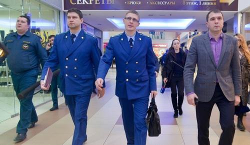 Проверка пожарной безопасности в волгоградском ТЦ "Диамант". Фото Виктора Ястребова. https://v1.ru/text/gorod/425124029612035.html Проверка пожарной безопасности в волгоградском ТЦ "Диамант". Фото Виктора Ястребова. https://v1.ru/text/gorod/425124029612035.html