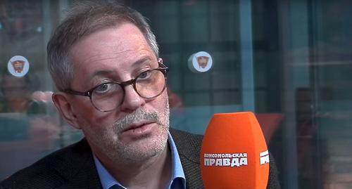 Михаил Леонтьев в эфире программы "ГлавТема" на "Радио "Комсомольская правда" 26.04.2018. Фото: кадр видео https://www.youtube.com/watch?time_continue=2950&v=De5MMBiIF7w Михаил Леонтьев в эфире программы "ГлавТема" на "Радио "Комсомольская правда" 26.04.2018. Фото: кадр видео https://www.youtube.com/watch?time_continue=2950&v=De5MMBiIF7w